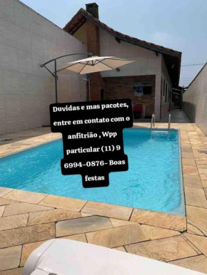 Linda casa com piscina, perto do mar